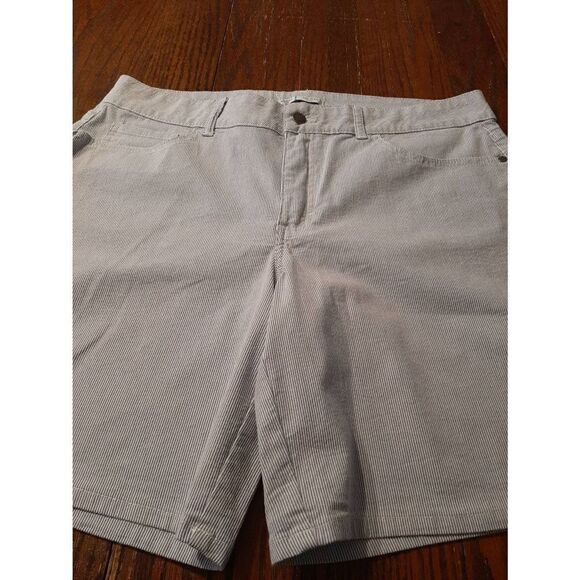 Size 16M Riders by Lee Mid Rise Blue White Striped Bermuda Shorts with Pockets - Picture 3 of 4